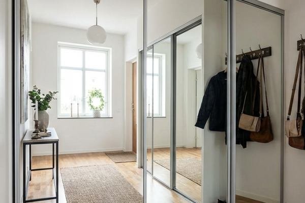 Sliding mirror closet doors in bedroom