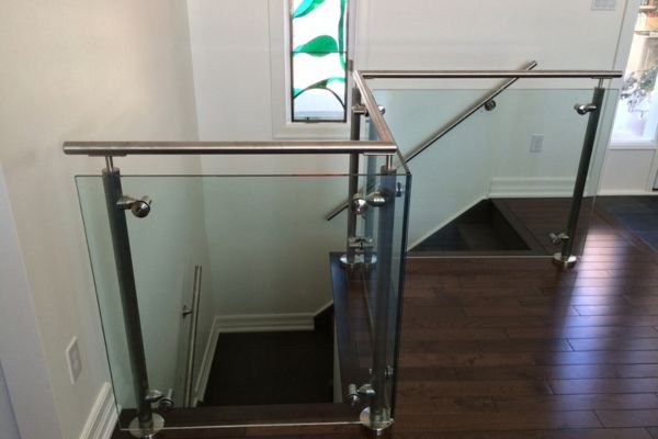 Glass railing on residential deck