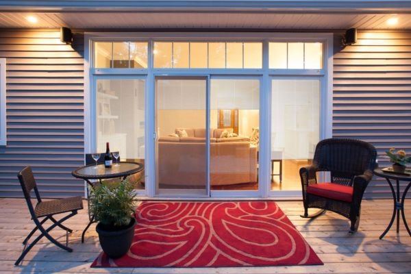 Entry door with decorative sidelights